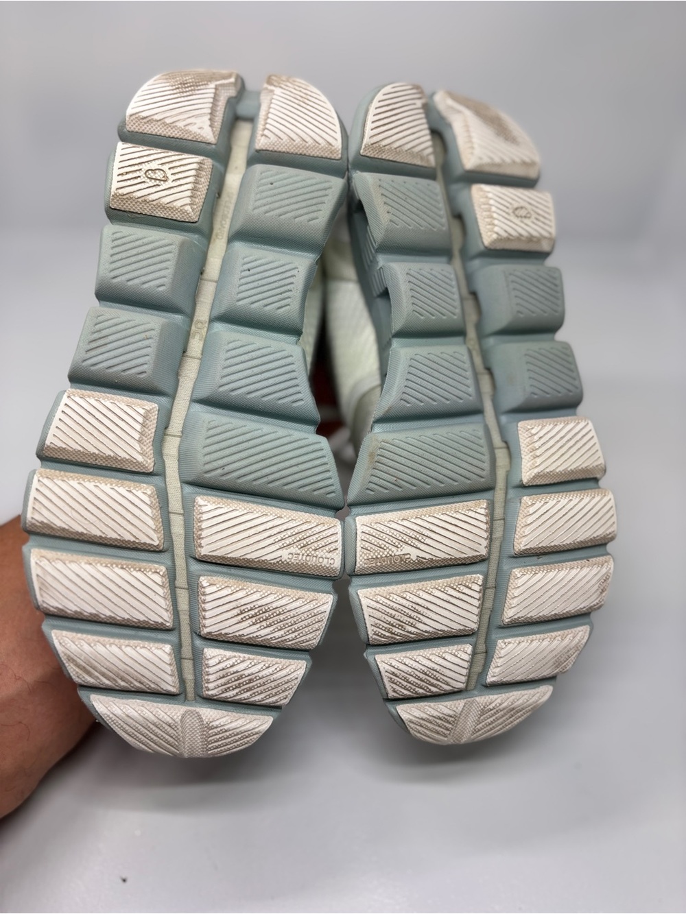 On Cloudswift Women’s 8 Glacier White Running Sneakers - Picture 3 of 15